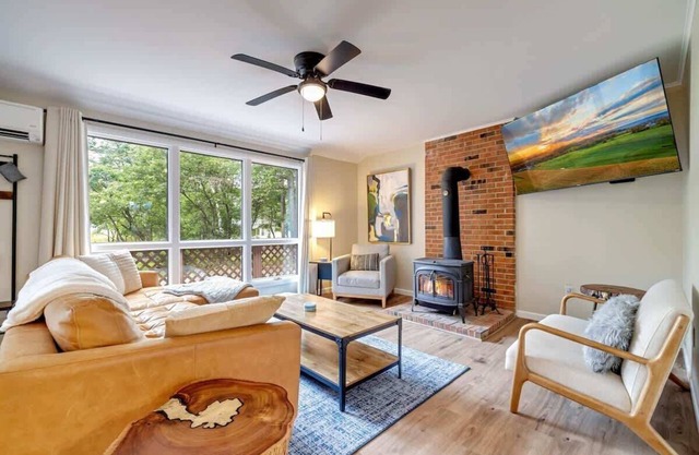 IndoorPool, HotTub, GameRoom, FirePit, DogFriendly
