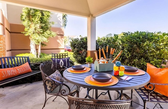 Indulge in California's Scenic Beauty! 4 Relaxing Units, Kitchen, Pets Allowed!