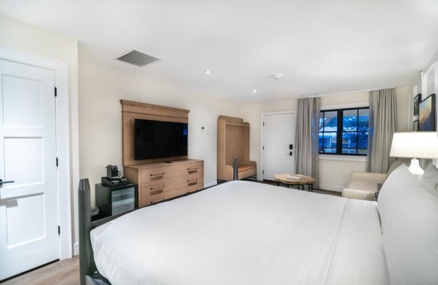 Indulge in Comfort in this relaxing Haven w/Resort amenities near Scenic Trails