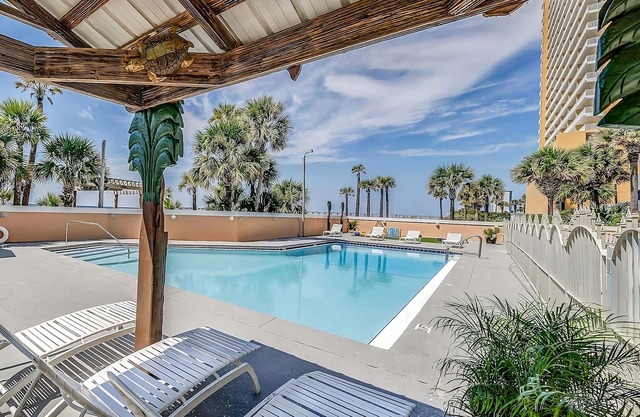 Indulge in Home Like Comfort! Beachfront Property, Pets Allowed, Free Parking