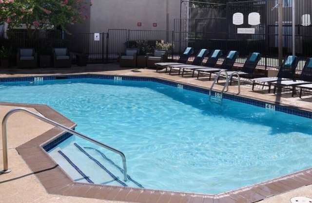 Indulge in Home Like Comfort! Parking, Pool, Close to Dallas Museum of Art