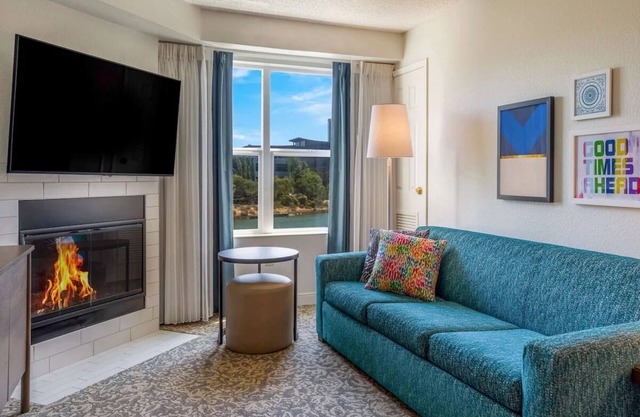 Indulge in Home-Like Comfort! 3 Convenient Units, Near Conservatory of Flowers