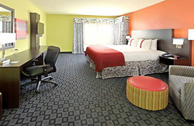 Indulge the Chic Comfort of our Grand Suite