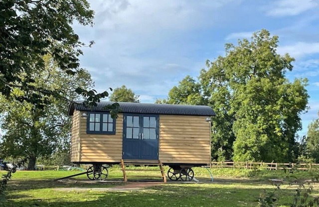 Indulgent Hideaway with Hot Tub in Durham Dales