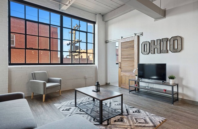 Industrial 2BD Apt in Downtown Cleveland!