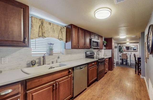 Industrial Calcutta, 4bd, 2 ba, gated parking