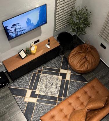 Industrial Loft Tinyhouse Homestay - 2 Queen Bed, Free Netflix, Prime & Wi-Fi Near Bukit Mertajam