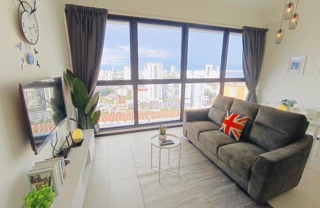 Infinity Pool, Georgetown, Up to 11 Pax, 2 Bedrooms, 2 Bathrooms, 2 Car Parks by Star Home