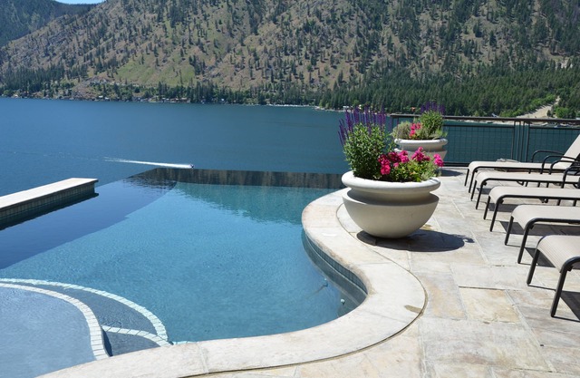 Beheizter Infinity-Pool und ungehinderter Seeblick aus allen Zimmern - Lake Chelan, WA