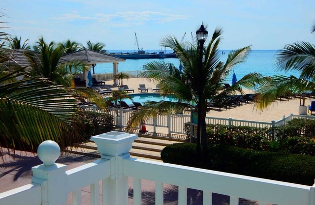 "Infinity Poolside" - Ocean Villa 2 BR / 3 BA