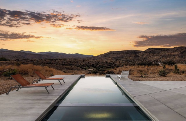 Infinity |Swim-Up Infinity Pool w/ Mountain Views