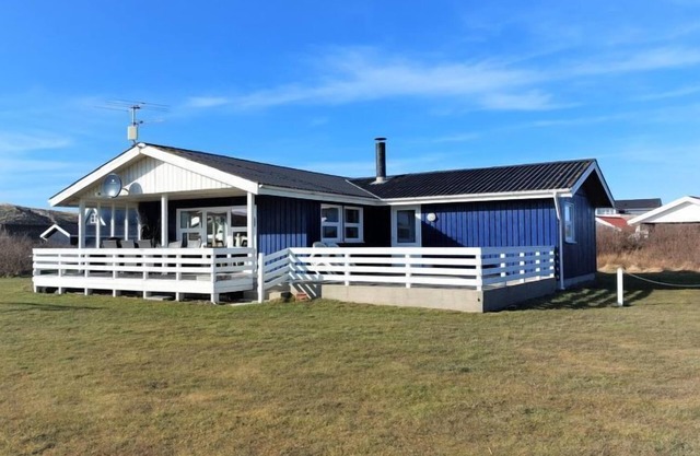 "Ingborg" - 150m from the sea by Interhome