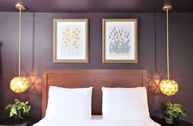 Inn at Parkspring 5 - Self Check In - Parking