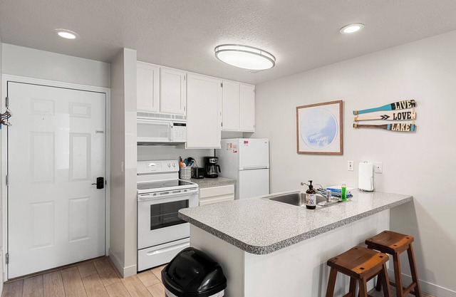 Inn Building Condo #106 Mountain View | 1 Bed, 1 Bath