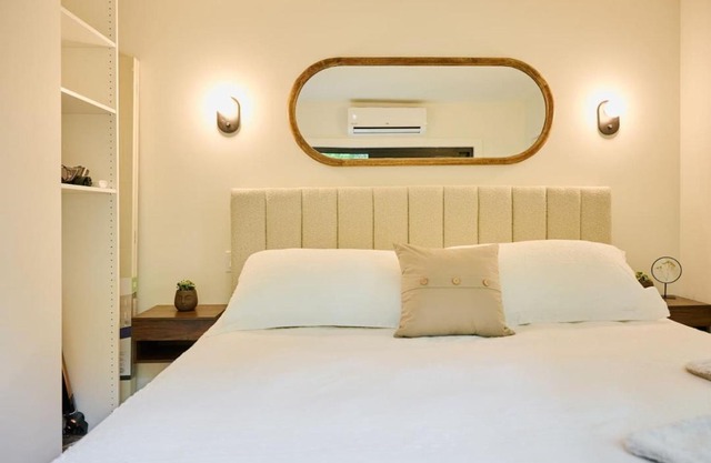 Inn The Orchard, Valley View, Modern Container
