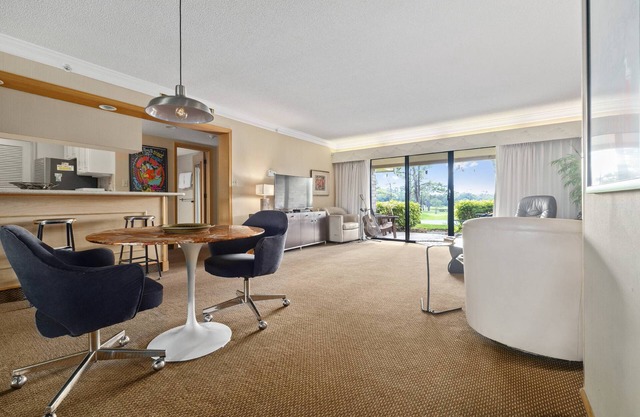 Innisbrook Condo on 15th Hole of Copperhead Course, 1 BR 1 BA with access to restaurants and golf!
