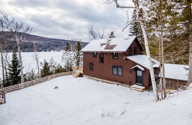 Innsbrook Cabin - Waterfront cottage on Rangeley Lake, snowmobile friendly in the winter!