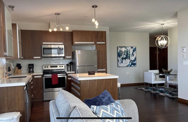 Insignia Suite - Affordable Luxury. 2 bed, 2 bath condo w/pool and hot tub.