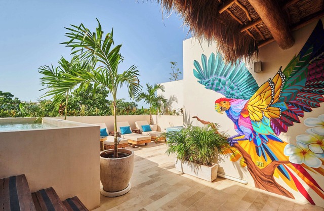 Inspirational 3 Bedroom Penthouse with Plunge Pool,walkable to restaurants/bars