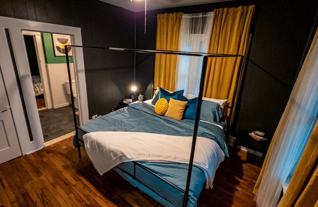 Insta-worthy 2 BR House-8 min from Downtown SA