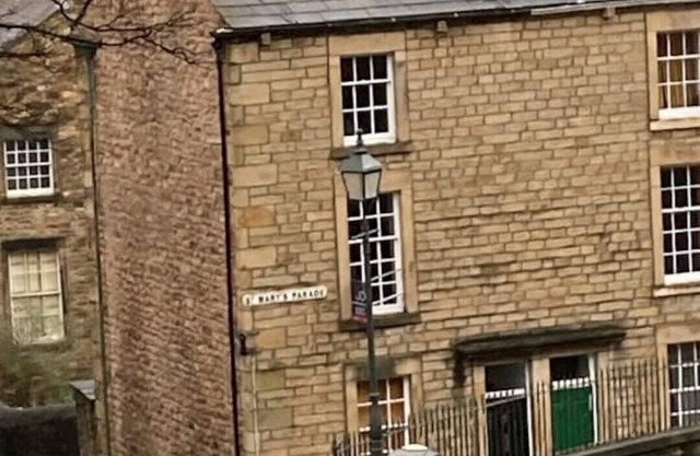 Instagram-ready 3 double-bedroom house next to castle and city