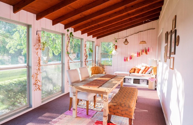 Instagramable farmhouse, barn wedding venue, 33 mins to Lambeau!!