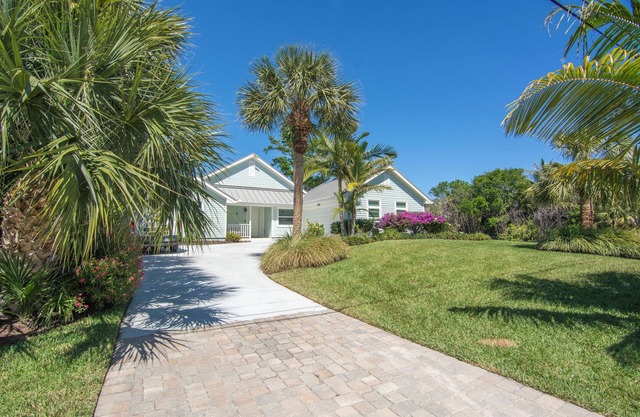 Intercoastal Oasis Heated Pool & Dock in peaceful Vero Beach!