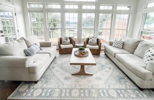 Interior Decorator's Lake Norman Getaway! / Hot Tub / Game Room / Beach / Boat R