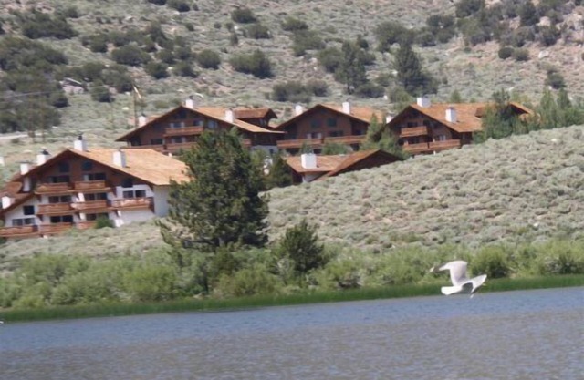 Dieses Gerät hat die besten Aussichten auf June Mountain Skilift, Carson Peak und Gull Lake und die Umgebung