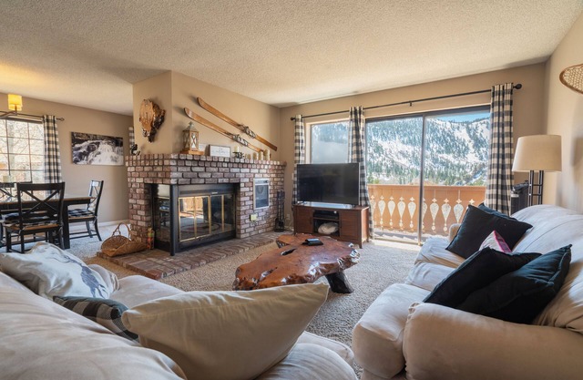 Schöne Wohnung mit einigen der besten Aussichten June Lake zu bieten hat