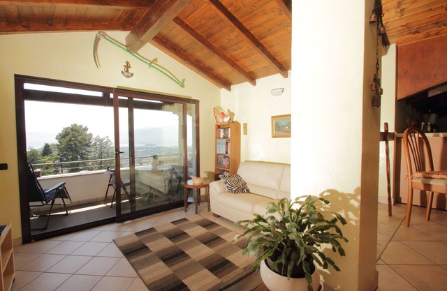 Intime Wohnung mit Terrasse mit Blick auf den See, Garten und Klimaanlage