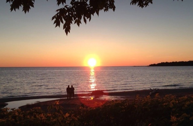 Inverhuron family cottage, steps to lake with view close to sand beach