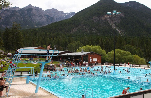 Neue Auflistung! Invermere's Heron Point Urlaubsurlaub! 2 Br. Eigentumswohnung / Pool / Whirlpool / Strand