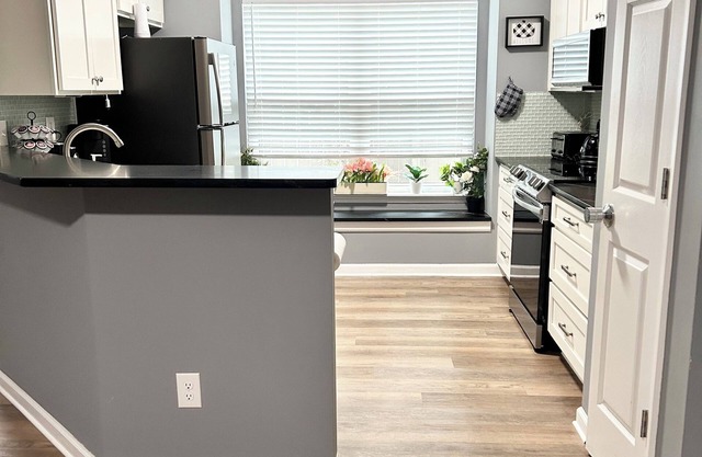 Cute 1 level duplex - Casual Lux inspired