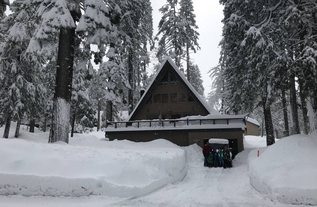 Dreistöckige, geräumige A-Frame-Kabine mit großem Deck und großartiger Lage