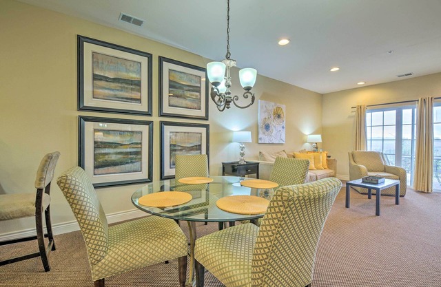 Inviting Branson Condo w/ Outdoor Dining Area