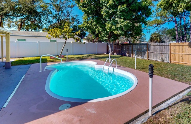 Charming and dog friendly home with pool and excellent central location