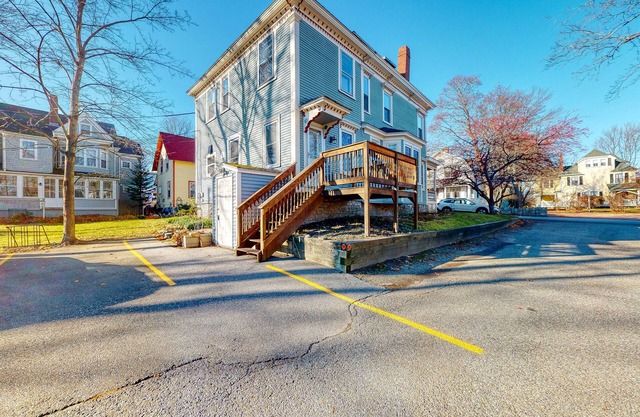 Inviting downtown house with deck & private W/D near Acadia National Park