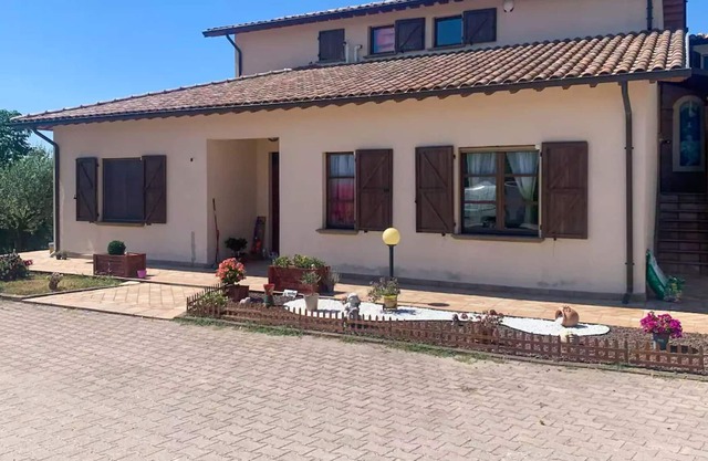 Einladendes Ferienhaus in Umbrien mit Garten