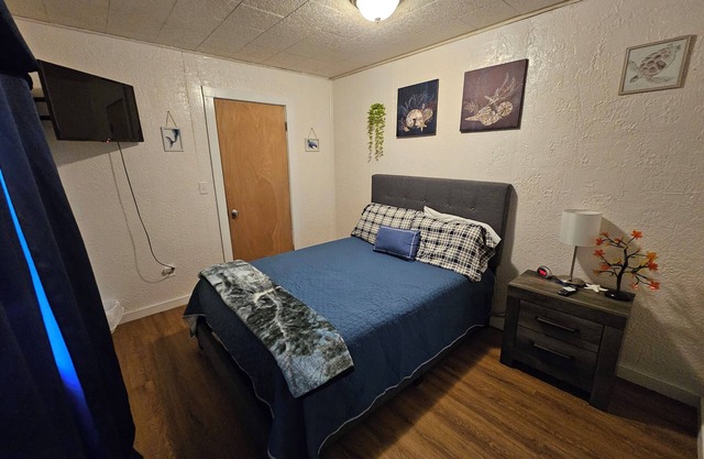 Inviting home, with large yard and free parking