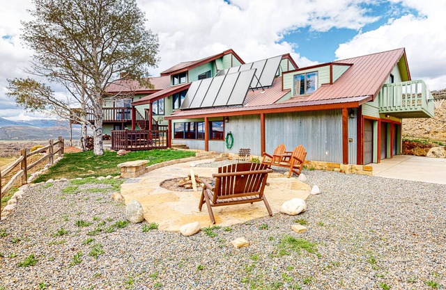 Inviting home with mountain view, hot tub, fireplace & W/D -dog-friendly