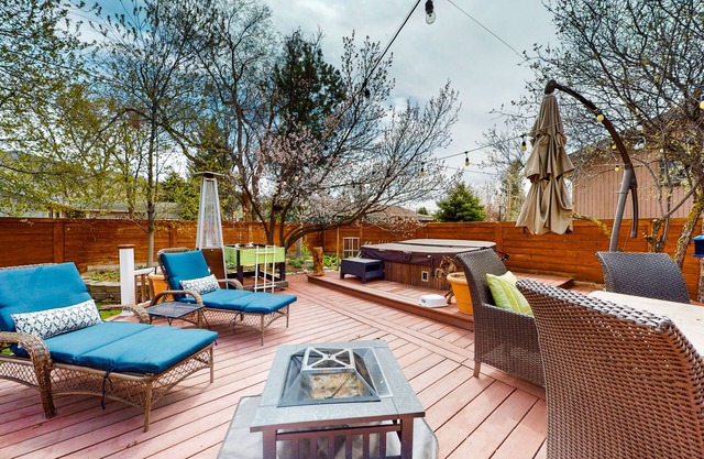 Inviting home with private hot tub, amazing deck & prime location