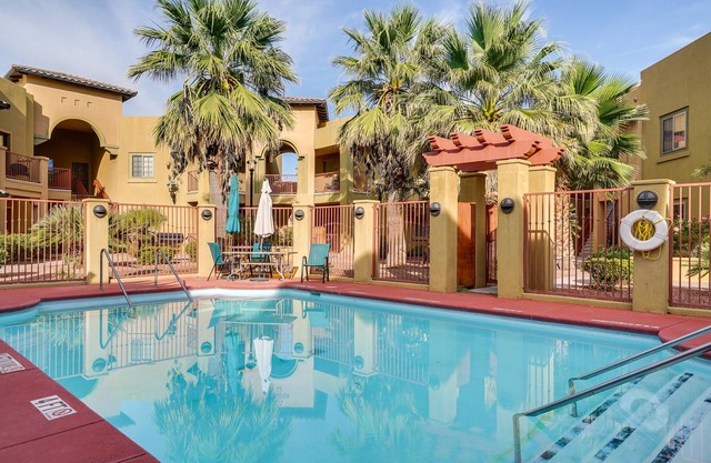 Inviting Las Cruces Condo < 1 Mi to Mesilla Plaza!