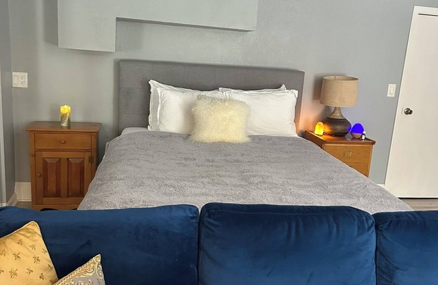 Einladende neue Effizienzwohnung auf Eagle Hill in Redwood City