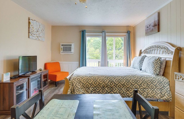 Inviting New River Gorge Studio!