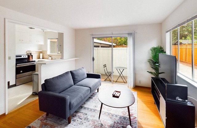 Inviting Palo Alto 1BR w/ Patio, close to Shops & Stanford, by Blueground