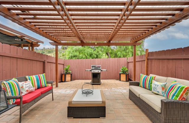 Inviting Poway Studio w/Patio & Gas Grill!