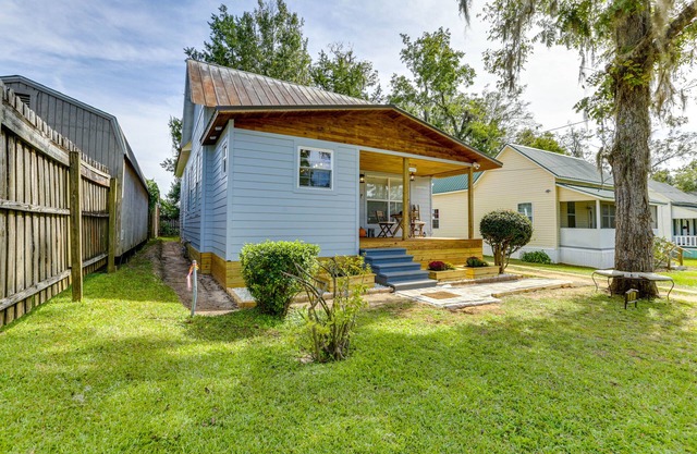 Inviting Quincy Cottage: Walk to Historic Downtown
