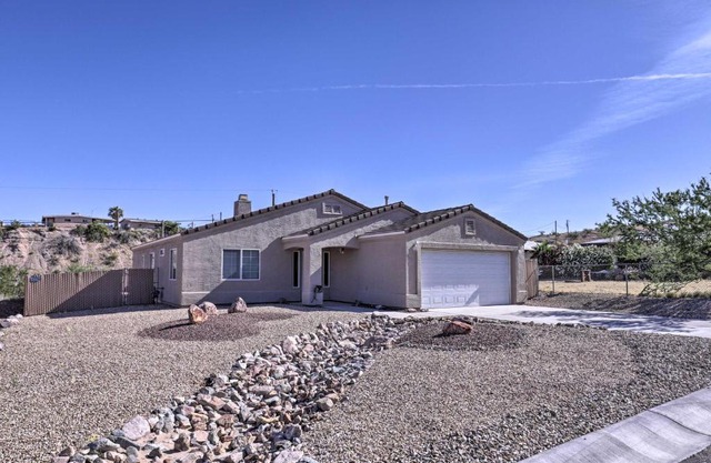 Inviting Retreat with Patio Less Than 1 Mi to Colorado River