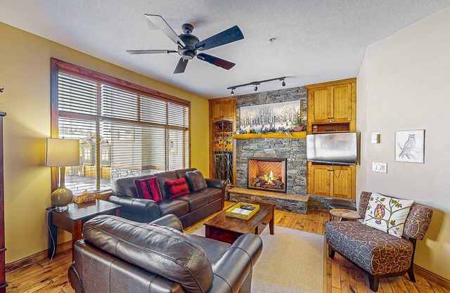 Inviting ski-in/out condo with private hot tub, fireplace & elevator